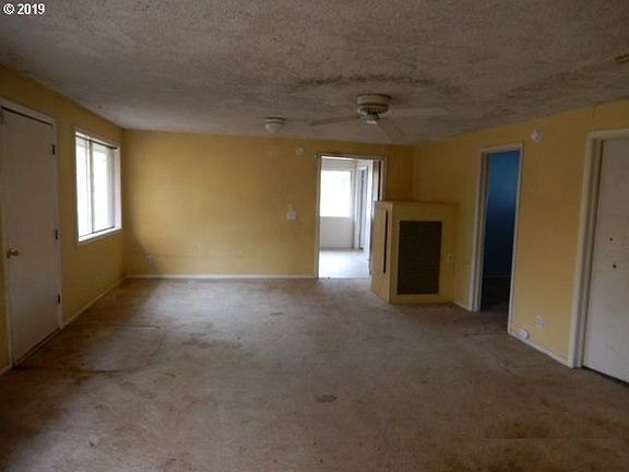 2nd image of 3565 Hughes St