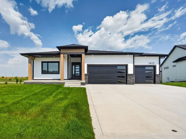 1435 NW Bull Run Ct, Waukee, IA 50263