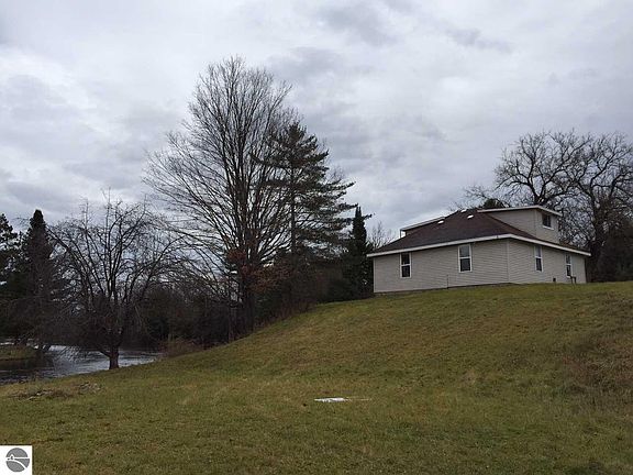 2nd image of 145 Pitz Rd SW