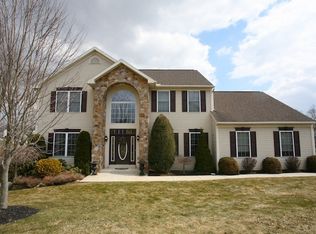 319 Rosecliff Dr, Douglassville, PA 19518