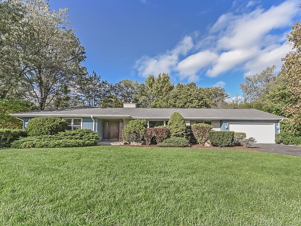 1st image of 16 Lynn Dr