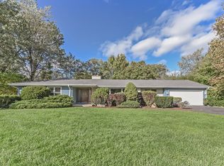 16 Lynn Dr, Hawthorn Woods, IL