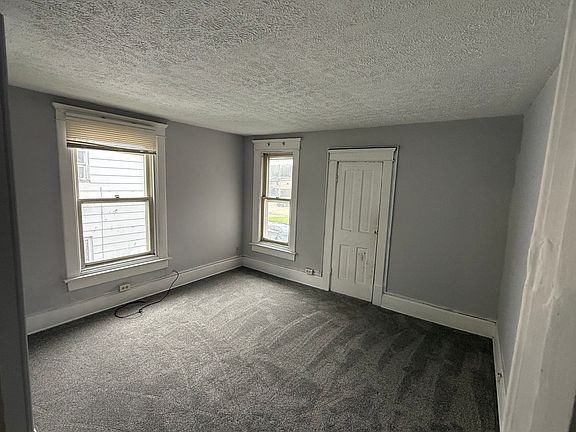 5th image of 352 Washington St