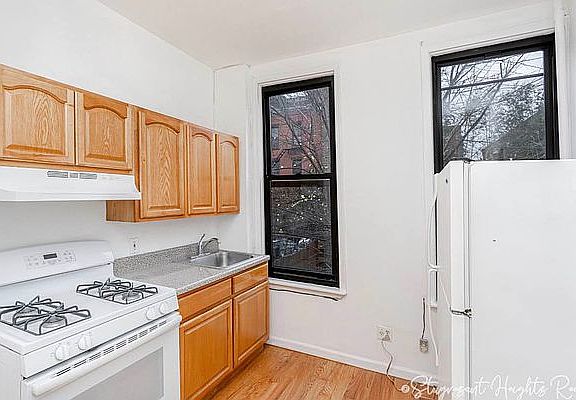 4th image of 245 Montrose Ave #2B