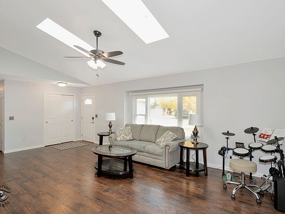 3rd image of 529 N Jackson Ave