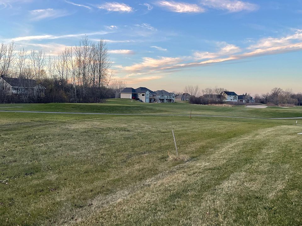 1st image of 3 Moorstone Dr NE