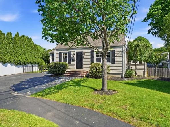 7 Paon Cir, Wakefield, MA 01880