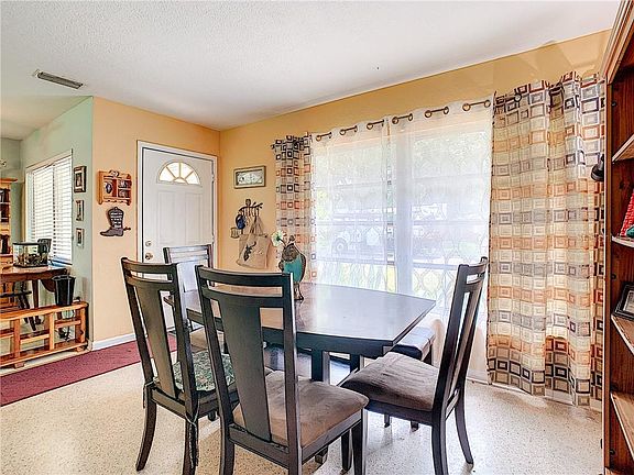 4th image of 710 Oakwood Dr