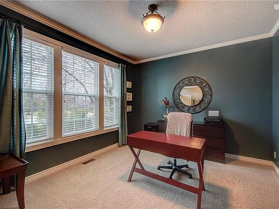 OFFICE OR FORMAL DINING ROOM