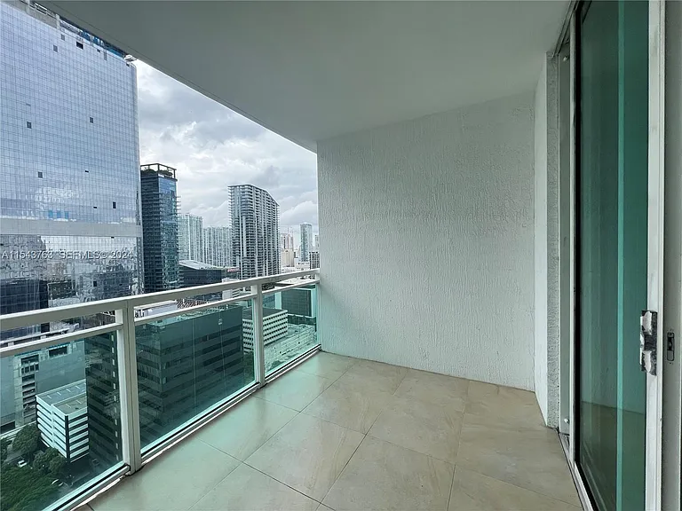 950 Brickell Bay Dr — Photo 14