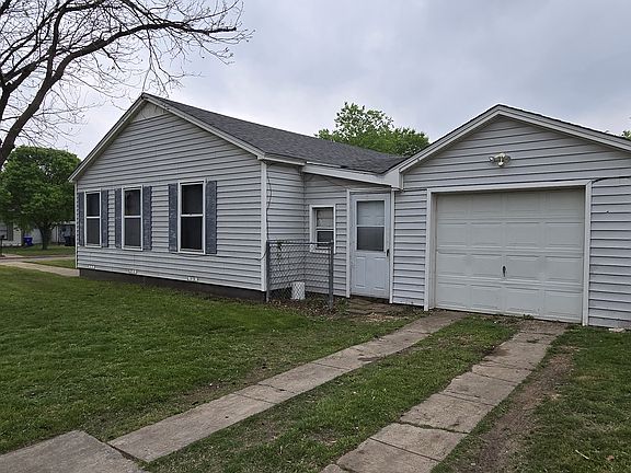 Side entrance next to garage.