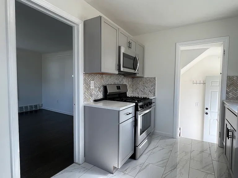 183 Crystal Lake Dr — Photo 7