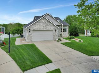 3920 Mescal Cir, Lincoln, NE 68516