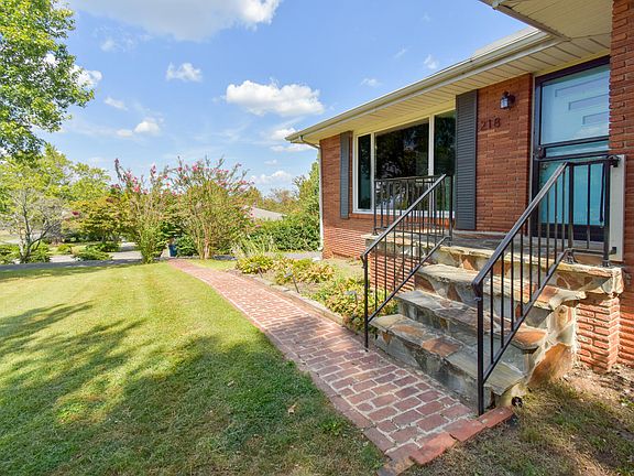 3rd image of 218 S Mission Ridge Dr
