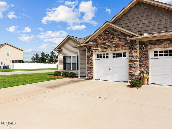 3rd image of 2250 Sweet Bay Drive #A