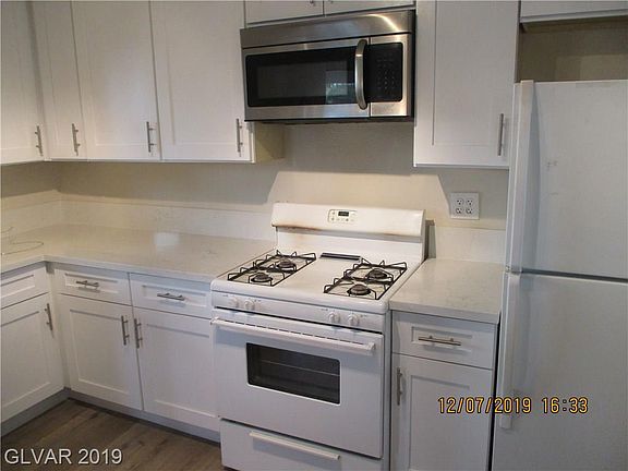 4th image of 1208 Arrowhead Ave