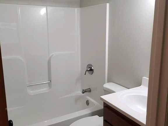 3rd image of 2927 Northwood Ave
