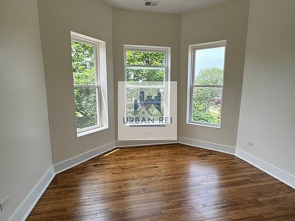 5th image of 4927 S Prairie Ave #2S