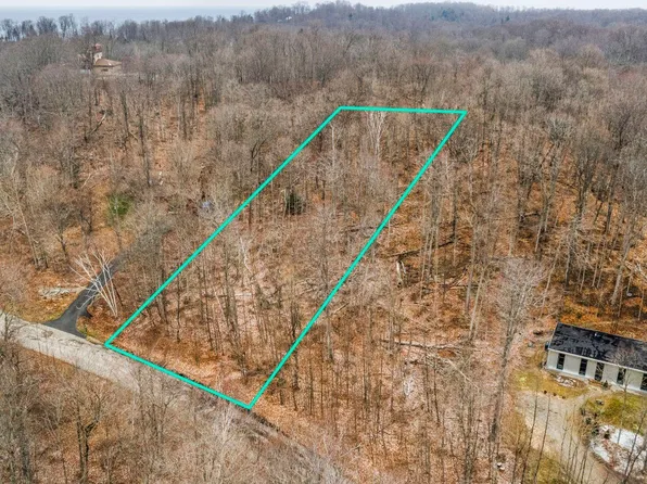 5141 E Valley Ln, Leland, MI 49654