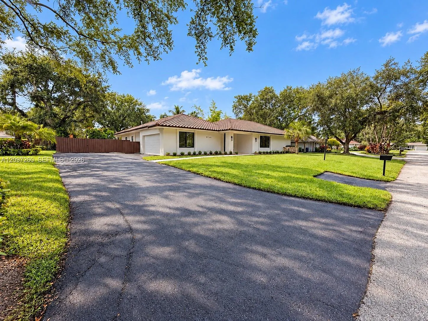 Kendall Oaks — Photo 2