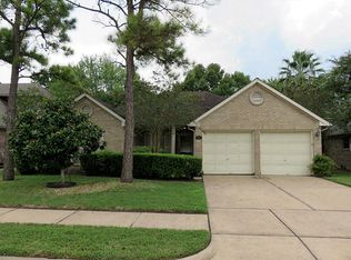 1014 N Sunset Dr, Pearland, TX 77581
