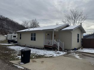 640 Sugar Rdg, Hazard, KY 41701