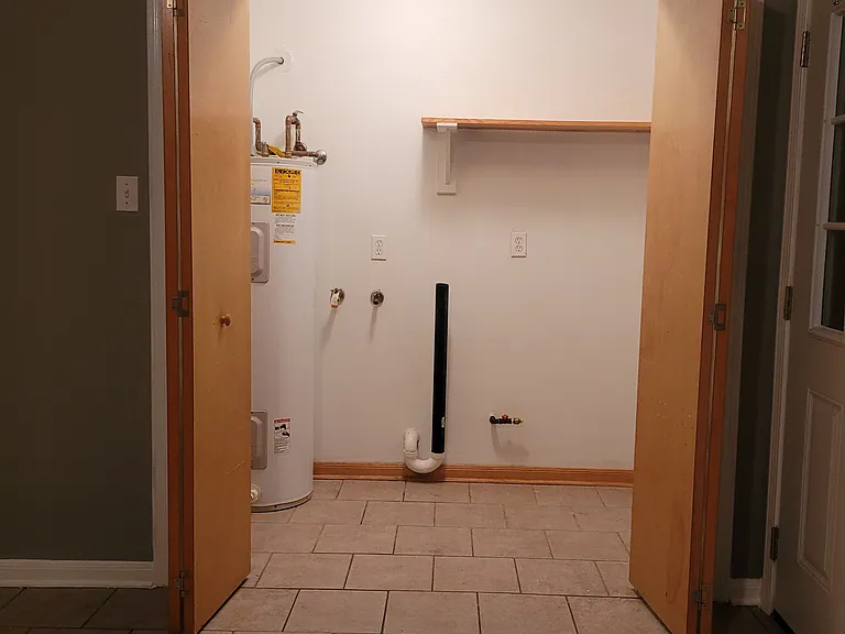 9104 Atreus St — Photo 2