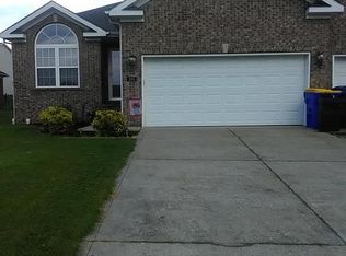 585 Village Creek Dr, Bowling Green, KY 42101