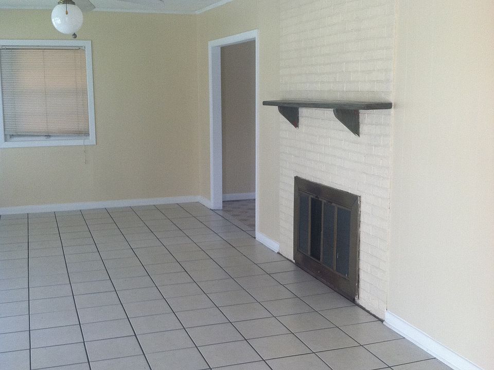 2nd image of 218 Cactus St
