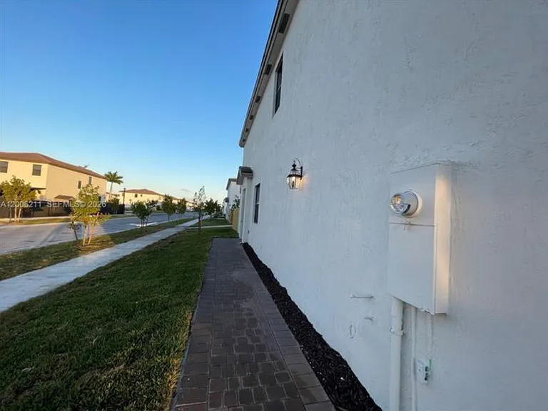 23011 SW 131st Ave #1 — Photo 3