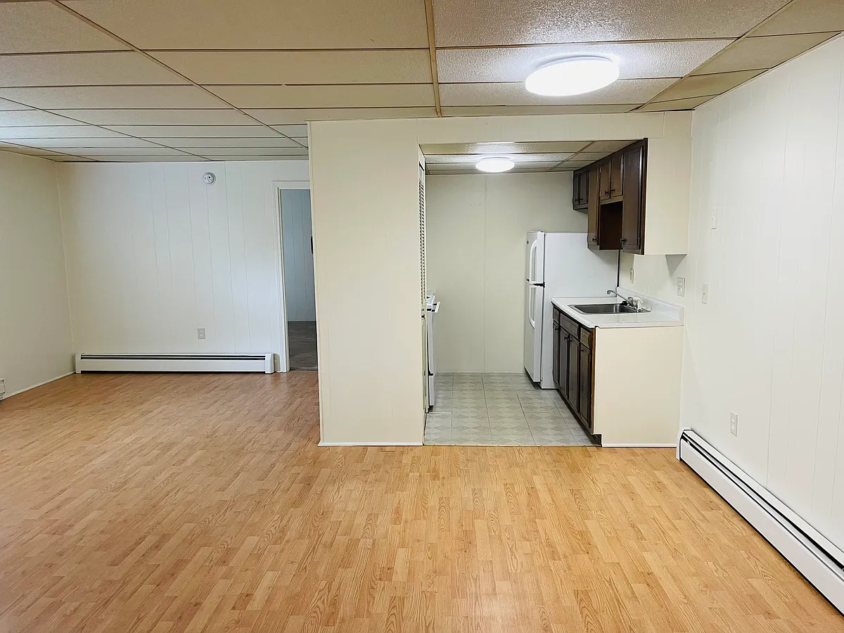 Building Photo - 42 Maple Ave #2