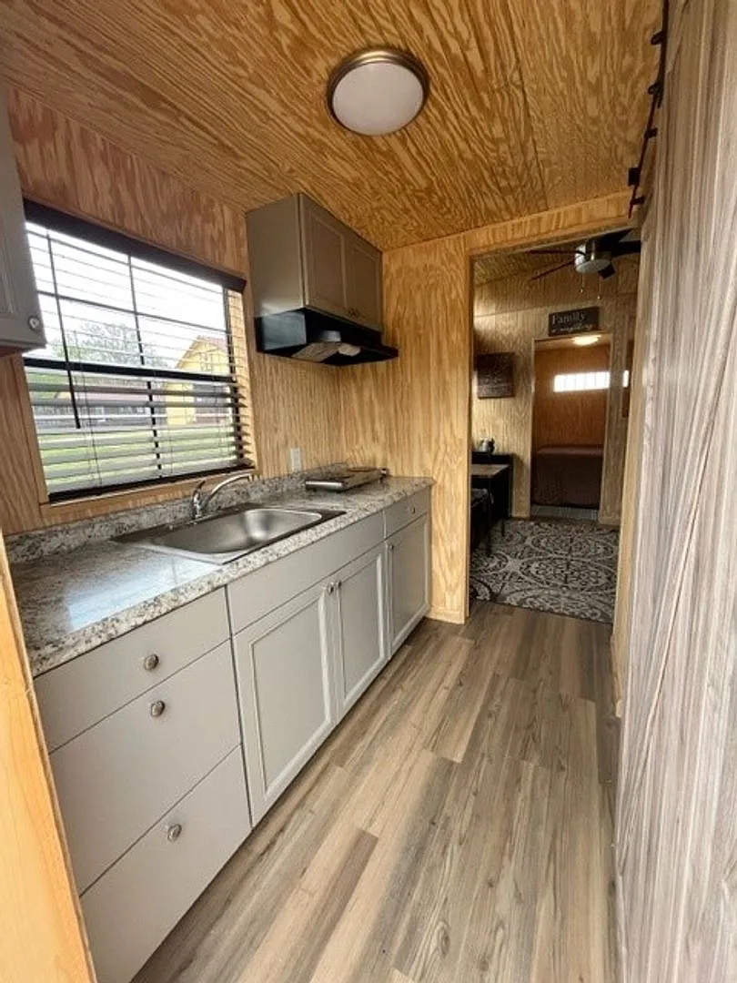 Fully furnished tiny home- 1 bedroom, 1 bath! — Photo 3