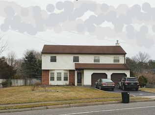 883 Terry Rd, Hauppauge, NY 11788
