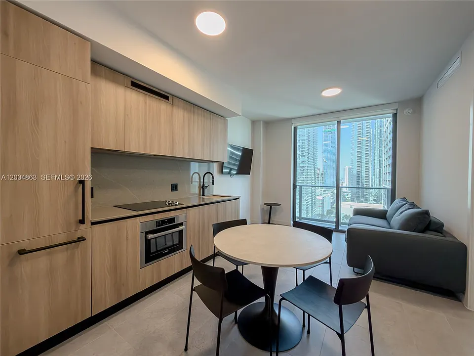 121 NE 5th St #2211