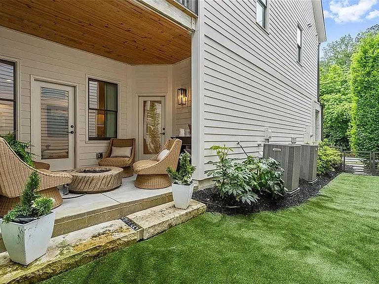 4051 Haverhill Dr NE — Photo 4