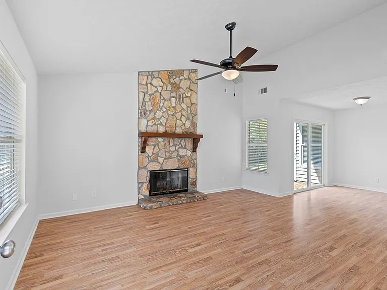 52 Woodcock Dr — Photo 3