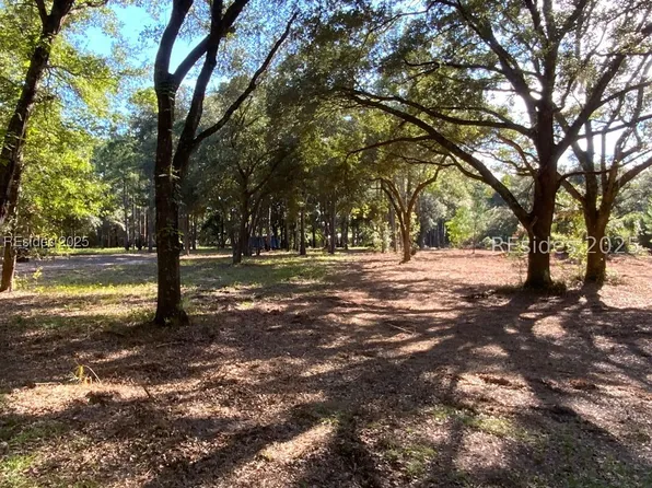 20 Tropicana Rd, Saint Helena Island, SC 29920