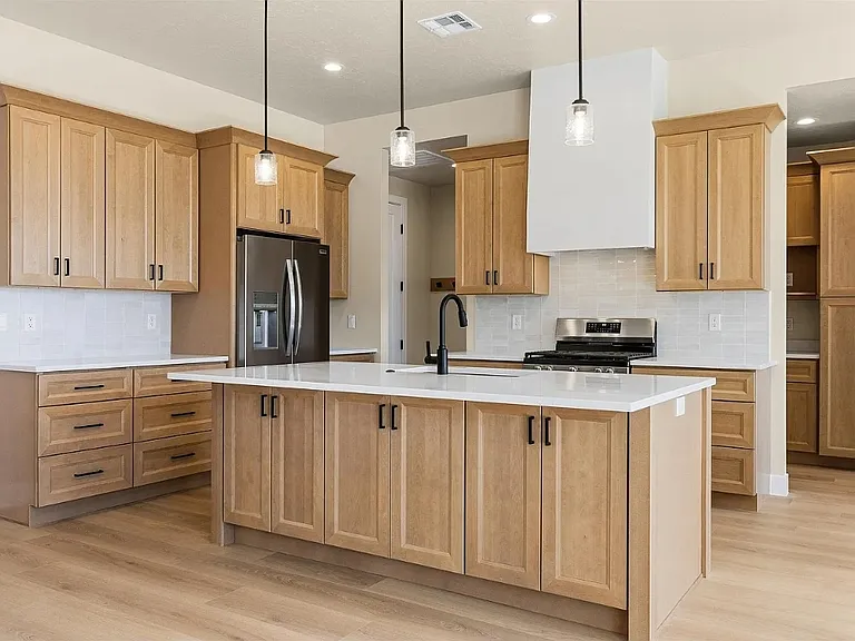 451 N 200 E — Photo 2