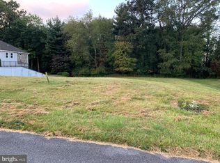 7073 Killarney Dr, Fayetteville, PA 17222