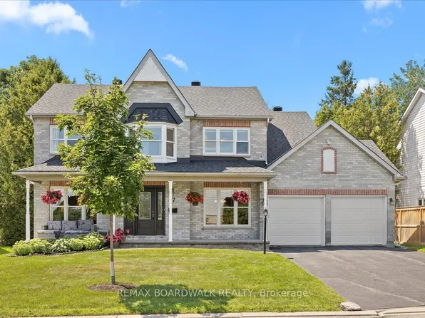 17 Shipley Cres, Ottawa, ON K2S 1R2