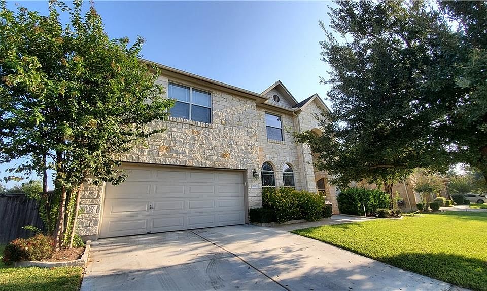 2nd image of 806 Wood Mesa Dr
