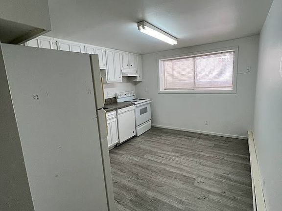 3rd image of 1372 Paul St APT 4