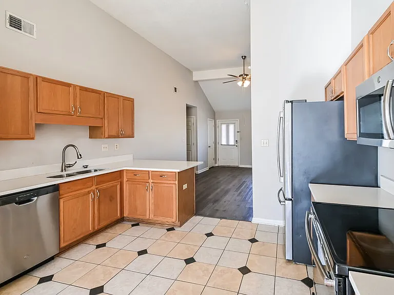 6392 Manchester Dr — Photo 7