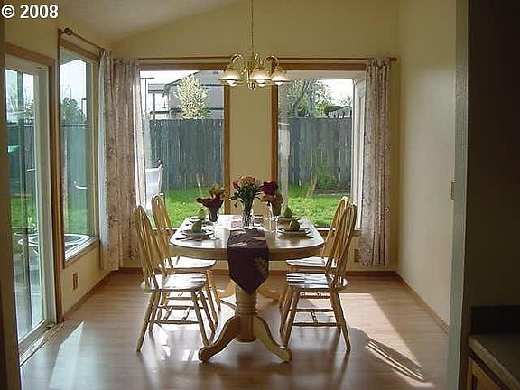 Light and spacious Dining Room with vaulted ceiling