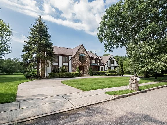 4th image of 1195 Cynthia Ln