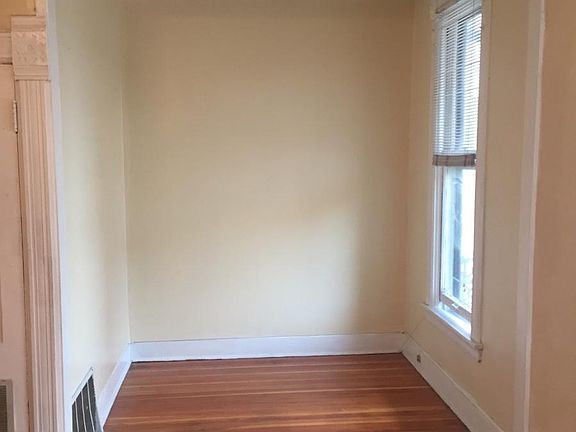3rd image of 1427 W Belmont Ave APT 3