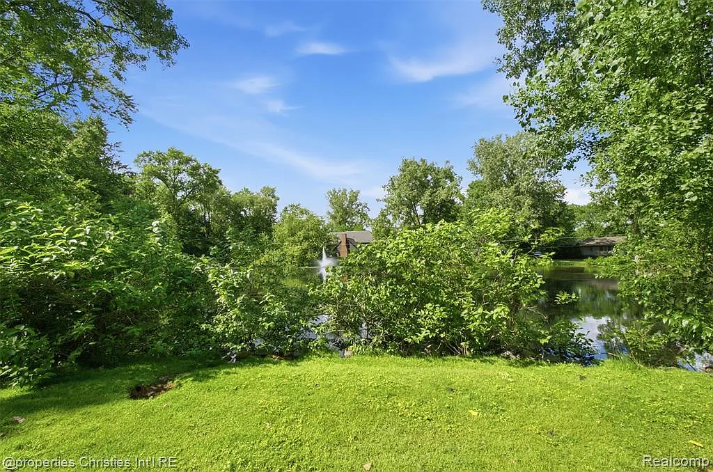 5 bed, 5.5 bath, 5040 sqft, $7,000 — Photo 4