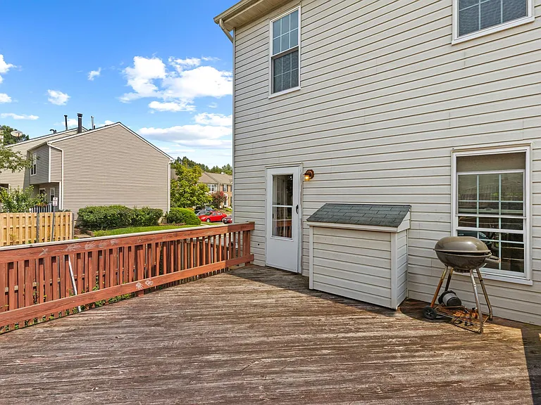 5411 Castlestone Dr — Photo 35