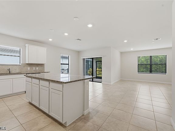 4th image of 16048 Beachberry Dr
