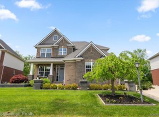 41775 Steinbeck Gln, Novi, MI 48377